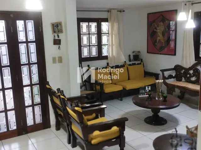 Casa com 300m² 4 quartos e 4 banheiros, à venda, no bairro Casa Forte em Recife