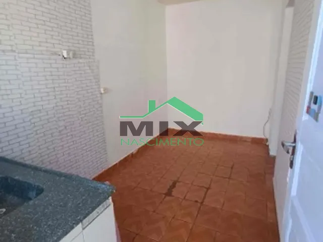 Casa com 35m² 1 quarto e 1 banheiro, para alugar, no bairro Taboão em Diadema