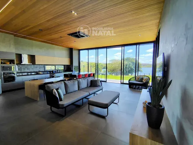 Casa 3 quartos e 4 banheiros, à venda ou para alugar, no bairro Sertanópolis em Sertanópolis