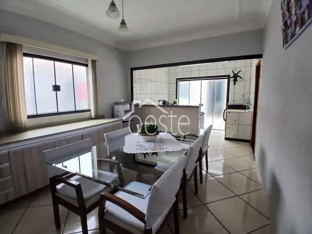 Casa com 250m² 4 quartos e 3 banheiros, à venda, no bairro Jardim Laudissi em Santa Bárbara D'Oeste