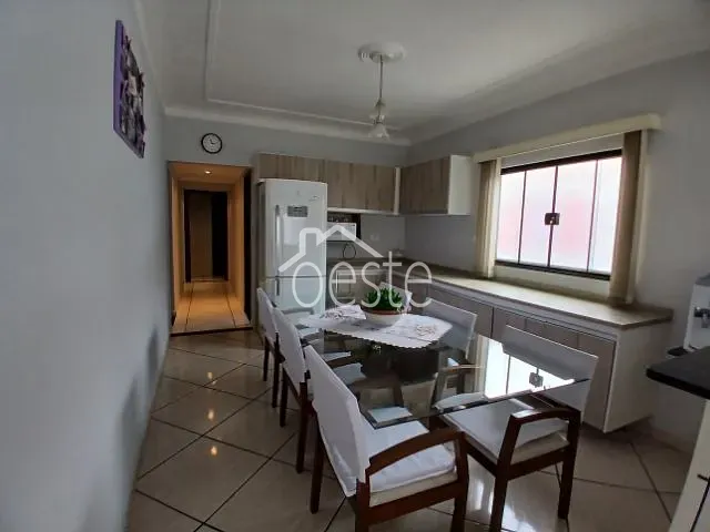 Casa com 250m² 4 quartos e 3 banheiros, à venda, no bairro Jardim Laudissi em Santa Bárbara D'Oeste