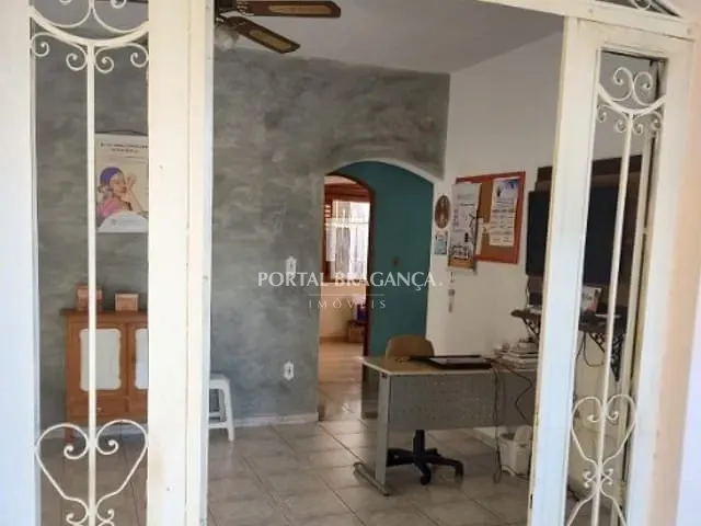 Casa com 432m² 3 quartos e 2 banheiros, à venda, no bairro Cidade Planejada I em Bragança Paulista