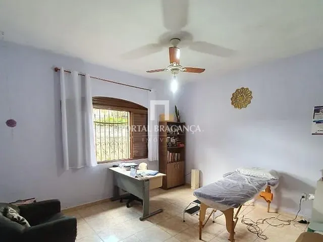 Casa com 432m² 3 quartos e 2 banheiros, à venda, no bairro Cidade Planejada I em Bragança Paulista