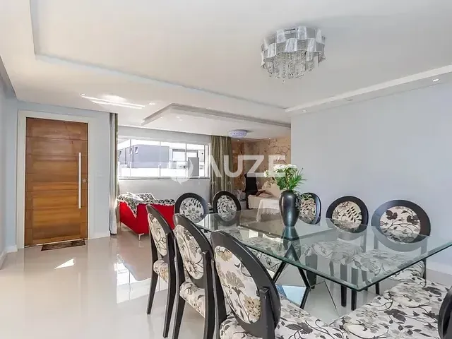 Casa com 270m², à venda, no bairro Santa Quiteria em Curitiba