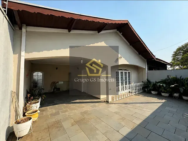 Casa com 250m² 2 quartos e 3 banheiros, para alugar, no bairro Vila Nova Valinhos em Valinhos