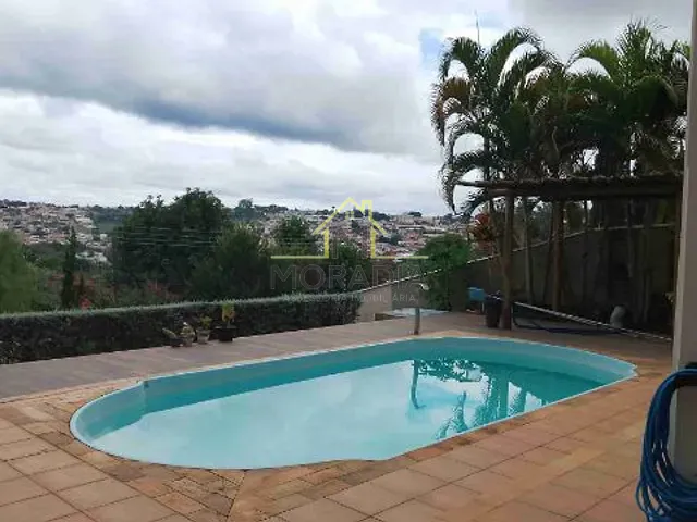 Casa com 910m² 2 quartos e 3 banheiros, à venda, no bairro Jardim Nova Guaxupé em Guaxupé