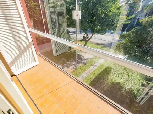 Casa com 450m² 4 quartos e 3 banheiros, à venda, no bairro Três Vendas em Pelotas