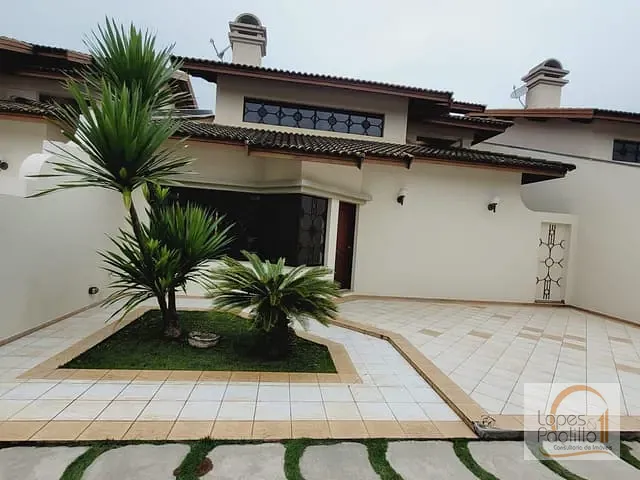 Casa com 330m² 3 quartos e 5 banheiros, para alugar, no bairro Jardim Siriema em Atibaia