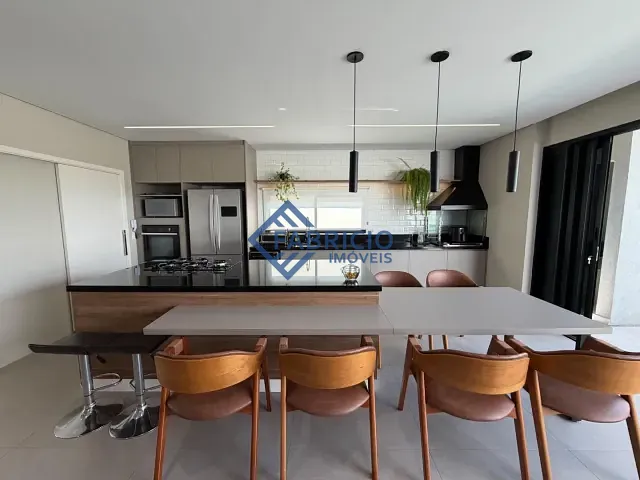 Casa com 250m² 3 quartos e 4 banheiros, à venda, no bairro Vila Savian em Vinhedo