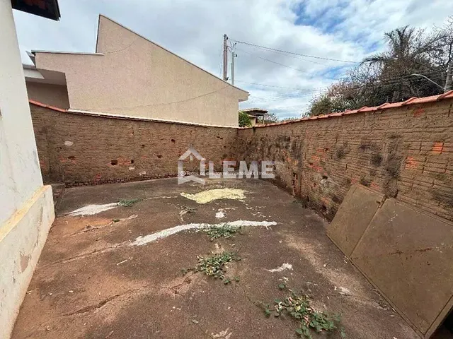Casa com 316m² 3 quartos e 1 banheiro, à venda, no bairro Jardim São Domingos em Mococa