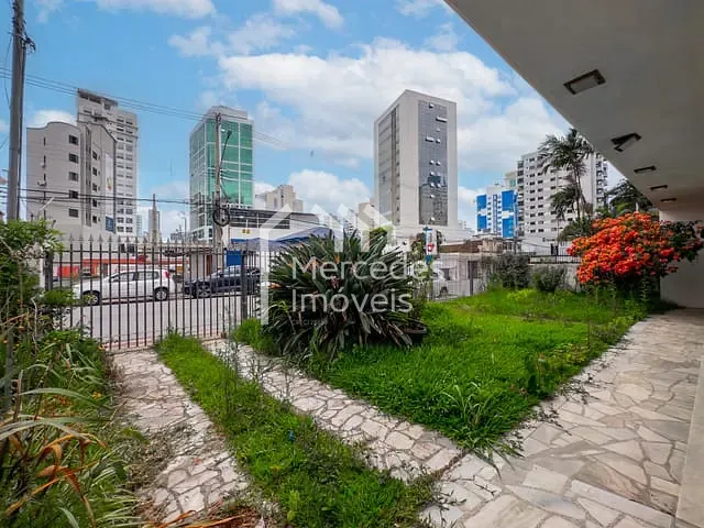 Casa para alugar, no bairro Centro em Itajaí
