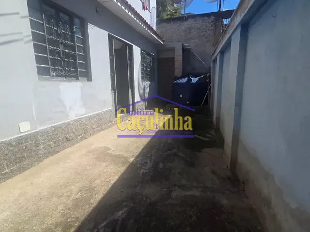 Casa 2 quartos e 1 banheiro, para alugar, no bairro Oficinas Velhas em Barra do Piraí
