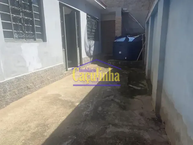Casa 2 quartos e 1 banheiro, para alugar, no bairro Oficinas Velhas em Barra do Piraí