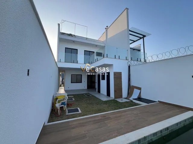 Casa com 260m² 4 quartos e 5 banheiros, à venda, no bairro Costazul em Rio das Ostras
