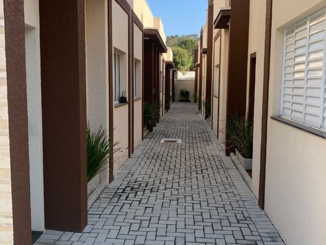 Casa 1 quarto e 1 banheiro, para alugar, no bairro Guaraiuva em Vargem