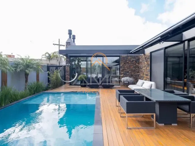 Casa com 860m² 4 quartos e 6 banheiros, à venda, no bairro Laranjal em Pelotas