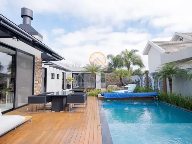 Casa com 860m² 4 quartos e 6 banheiros, à venda, no bairro Laranjal em Pelotas