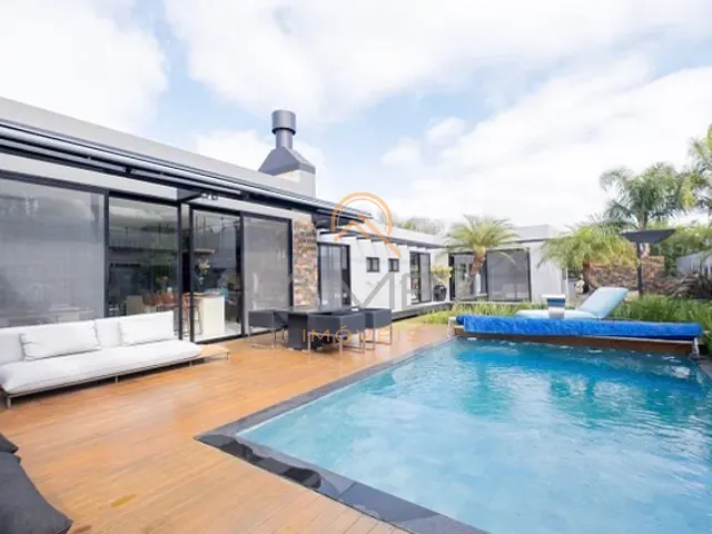 Casa com 860m² 4 quartos e 6 banheiros, à venda, no bairro Laranjal em Pelotas