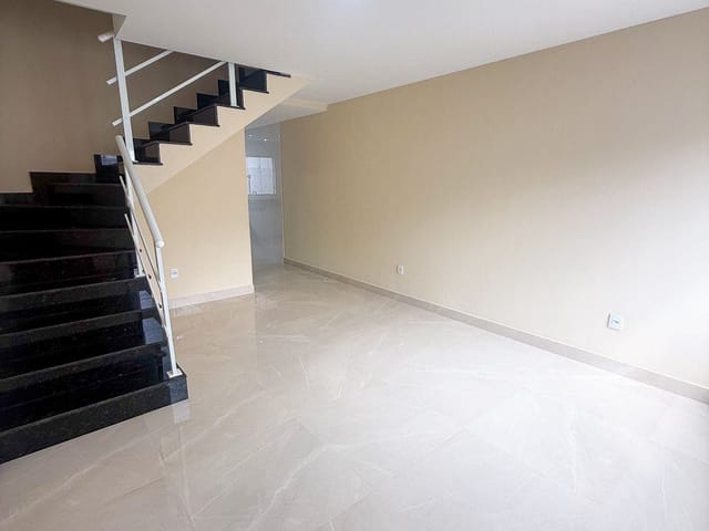 Casa com 100m² 2 quartos e 2 banheiros, à venda, no bairro Vale das Palmeiras em Macaé