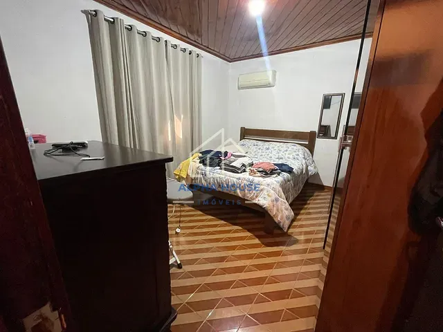 Casa com 375m² 3 quartos e 1 banheiro, à venda, no bairro Parque São Benedito em Pindamonhangaba