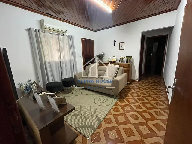 Casa com 375m² 3 quartos e 1 banheiro, à venda, no bairro Parque São Benedito em Pindamonhangaba