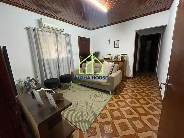 Casa com 375m² 3 quartos e 1 banheiro, à venda, no bairro Parque São Benedito em Pindamonhangaba