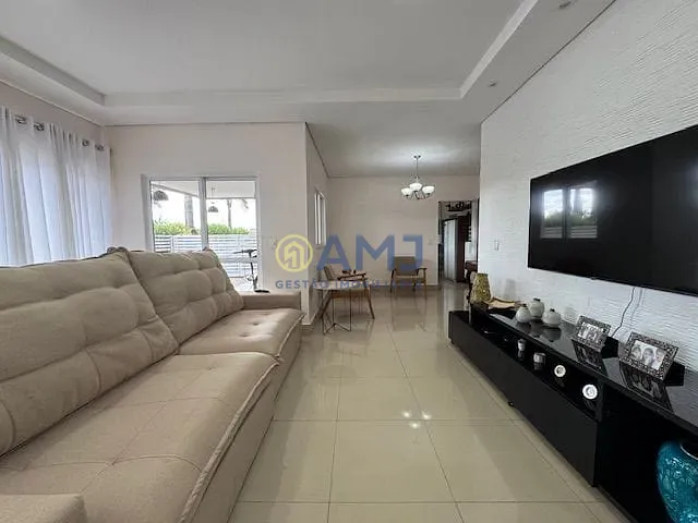 Casa, 4 quartos, 240 m² - Foto 1