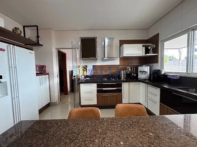 Casa, 4 quartos, 240 m² - Foto 17
