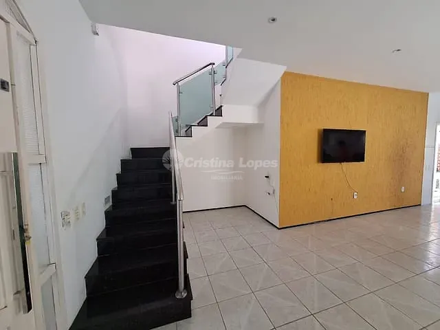 Casa com 429m² 4 quartos e 2 banheiros, à venda, no bairro Nossa Senhora de Fátima em Parnaíba