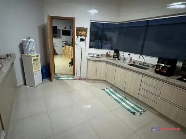 Casa com 313m², à venda, no bairro Ipê em Três Lagoas