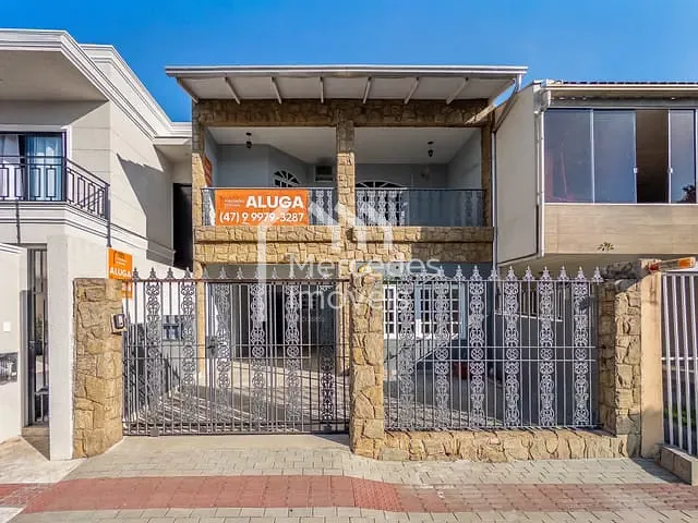 Casa com 202m², para alugar, no bairro Centro em Itajaí
