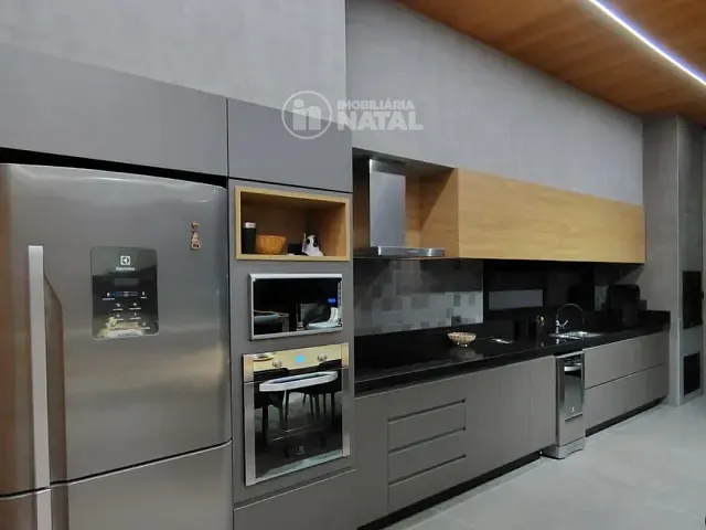 Casa com 2384m² 3 quartos e 5 banheiros, para alugar, no bairro SERTANÓPOLIS em Sertanópolis