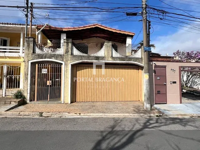 Casa com 262m² 4 quartos e 4 banheiros, à venda, no bairro Jardim Europa em Bragança Paulista