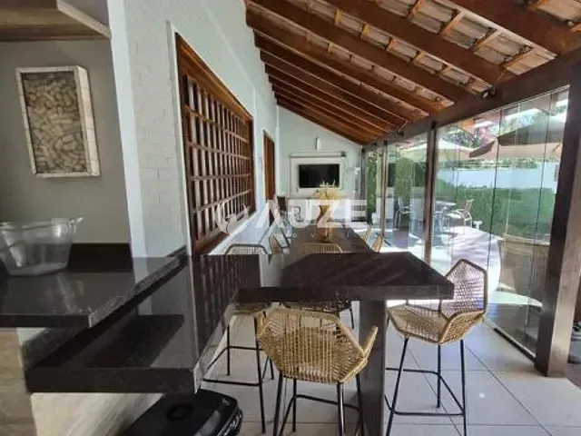 Casa 4 quartos e 5 banheiros, à venda, no bairro Hugo Lange em Curitiba