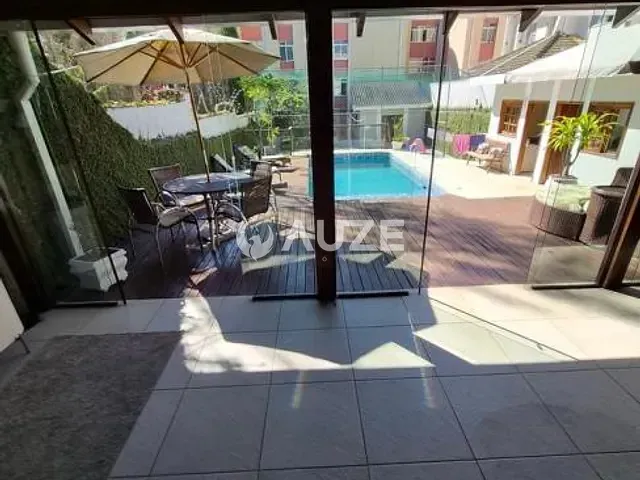 Casa 4 quartos e 5 banheiros, à venda, no bairro Hugo Lange em Curitiba