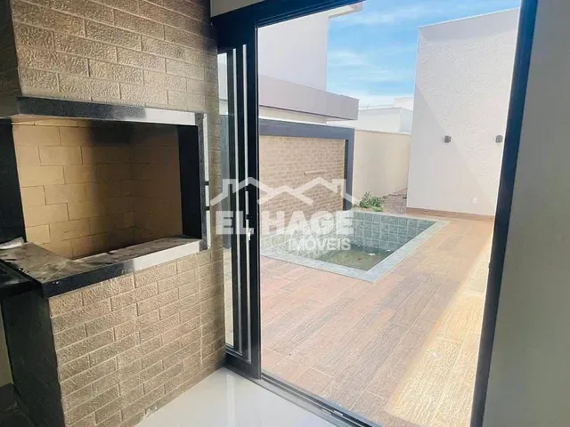 Casa com 250m² 3 quartos e 2 banheiros, à venda, no bairro Loteamento Salvador Costa Marques em Cuiabá