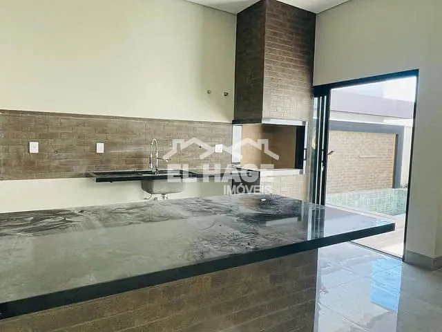 Casa com 250m² 3 quartos e 2 banheiros, à venda, no bairro Loteamento Salvador Costa Marques em Cuiabá