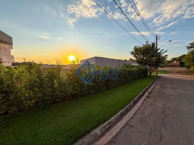 Casa com 810m² 3 quartos e 4 banheiros, à venda, no bairro Terras de Santa Teresa em Vinhedo