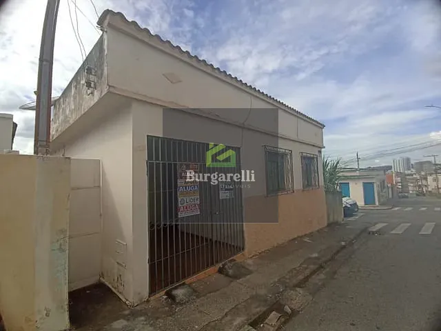 Casa 3 quartos e 1 banheiro, para alugar, no bairro Jardim Glória em Lavras