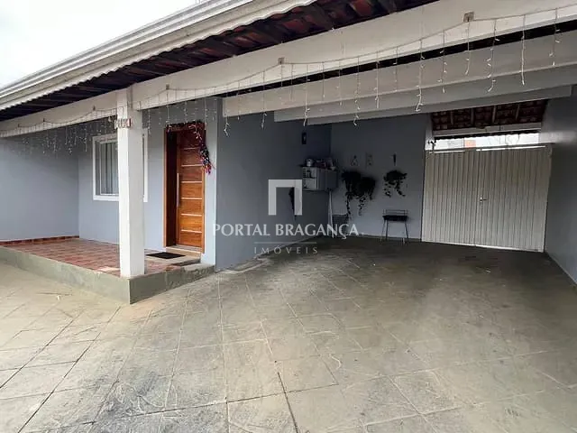 Casa com 250m² 3 quartos e 3 banheiros, à venda, no bairro Jardim das Laranjeiras em Bragança Paulista