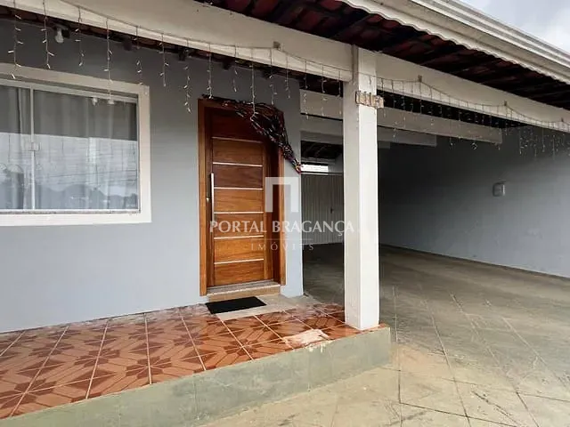 Casa com 250m² 3 quartos e 3 banheiros, à venda, no bairro Jardim das Laranjeiras em Bragança Paulista