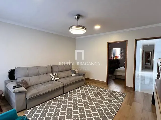 Casa com 250m² 3 quartos e 3 banheiros, à venda, no bairro Jardim das Laranjeiras em Bragança Paulista