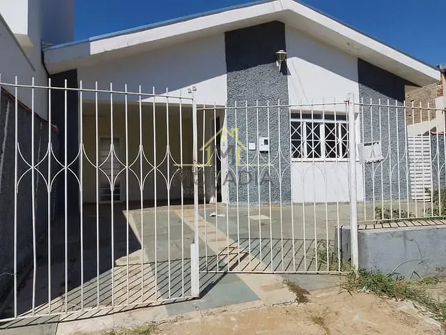 Casa com 250m² 4 quartos e 4 banheiros, à venda, no bairro Jardim Nova Guaxupé em Guaxupé