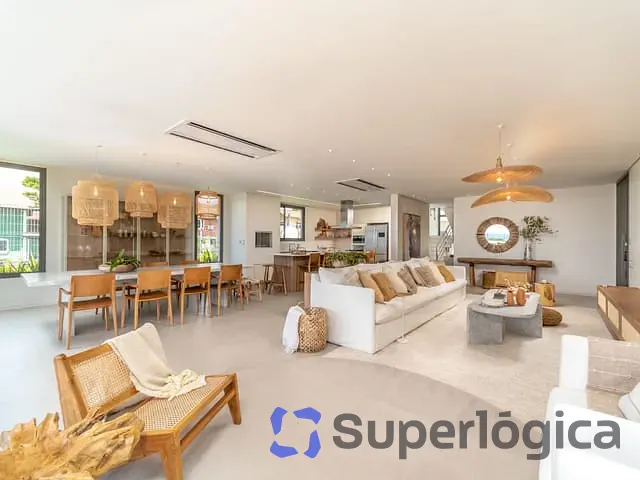 Casa com 1385m², à venda, no bairro Praia do Estaleiro em Balneário Camboriú