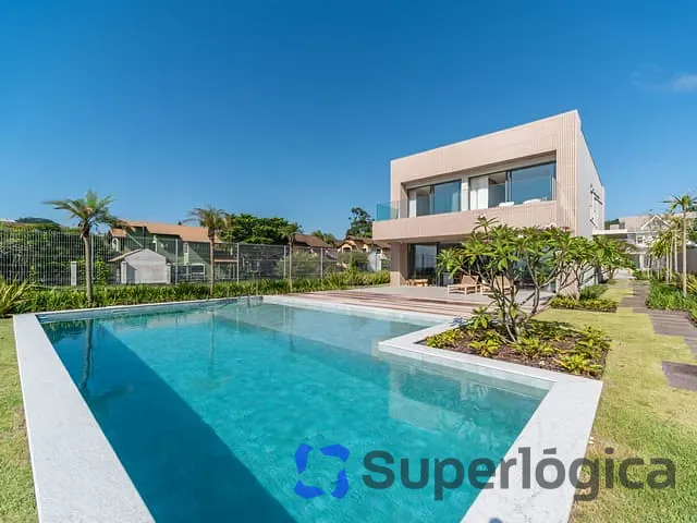 Casa com 1385m², à venda, no bairro Praia do Estaleiro em Balneário Camboriú