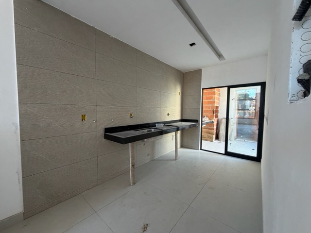 Casa com 120m² 3 quartos e 2 banheiros, à venda, no bairro Costazul em Rio das Ostras