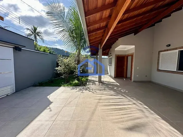 Casa com 380m² 3 quartos e 5 banheiros, à venda, no bairro Cidade Jardim em Caraguatatuba