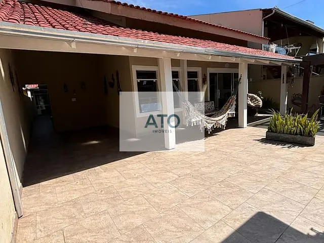 Casa 3 quartos e 2 banheiros, à venda, no bairro pereque em Porto Belo