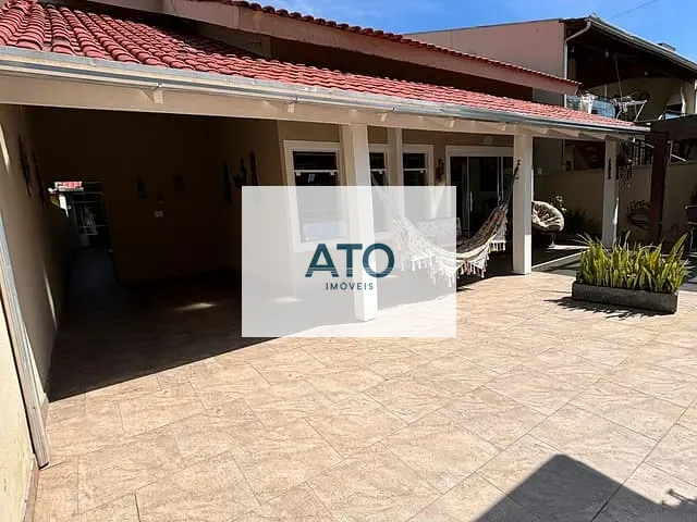 Casa 3 quartos e 2 banheiros, à venda, no bairro pereque em Porto Belo