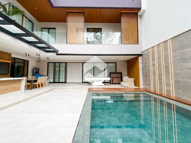 Casa com 600m² 5 quartos e 7 banheiros, à venda, no bairro Barra da Tijuca em Rio de Janeiro
